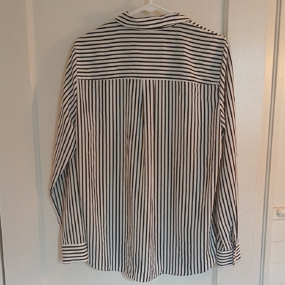 H&M Navy Blue and White Button Down Blouse - Picture 7 of 14